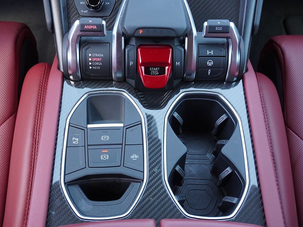 Used 2022 Black Lamborghini Base image 57