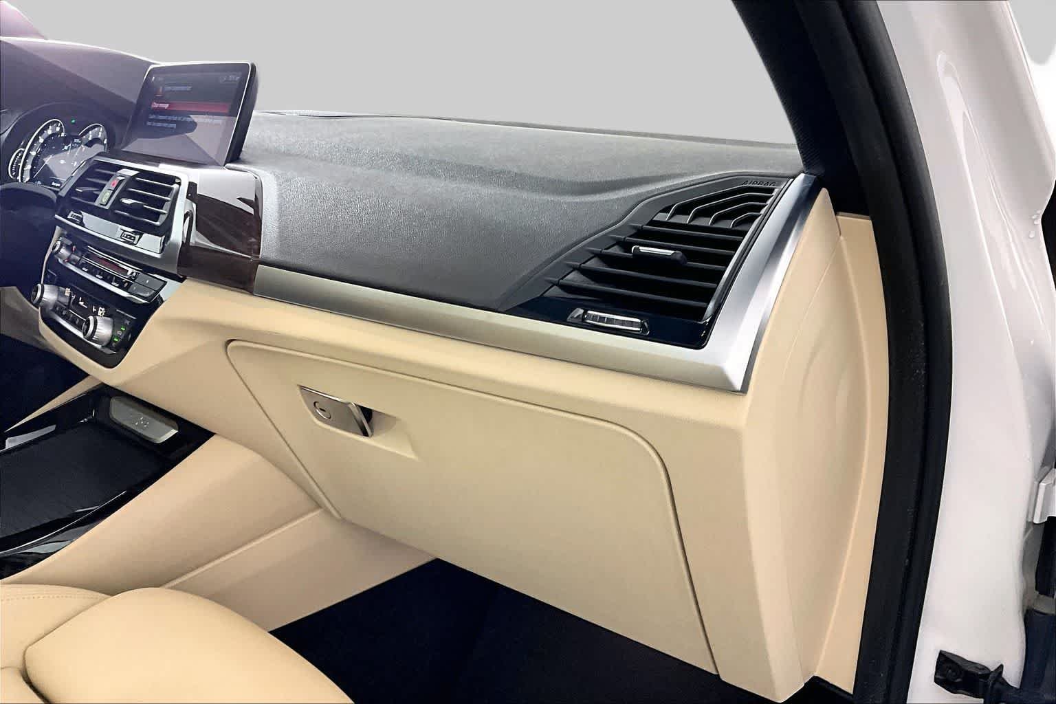 Used 2019 Alpine White BMW sDrive30i image 18