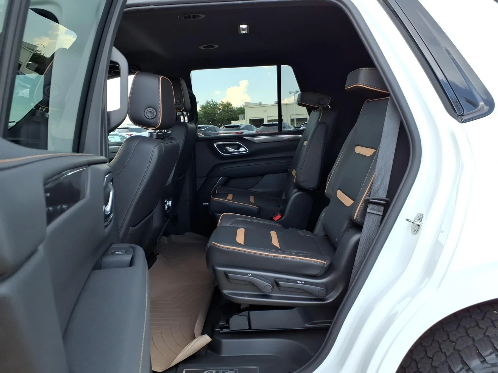 Used 2023 Summit White GMC AT4 image 16