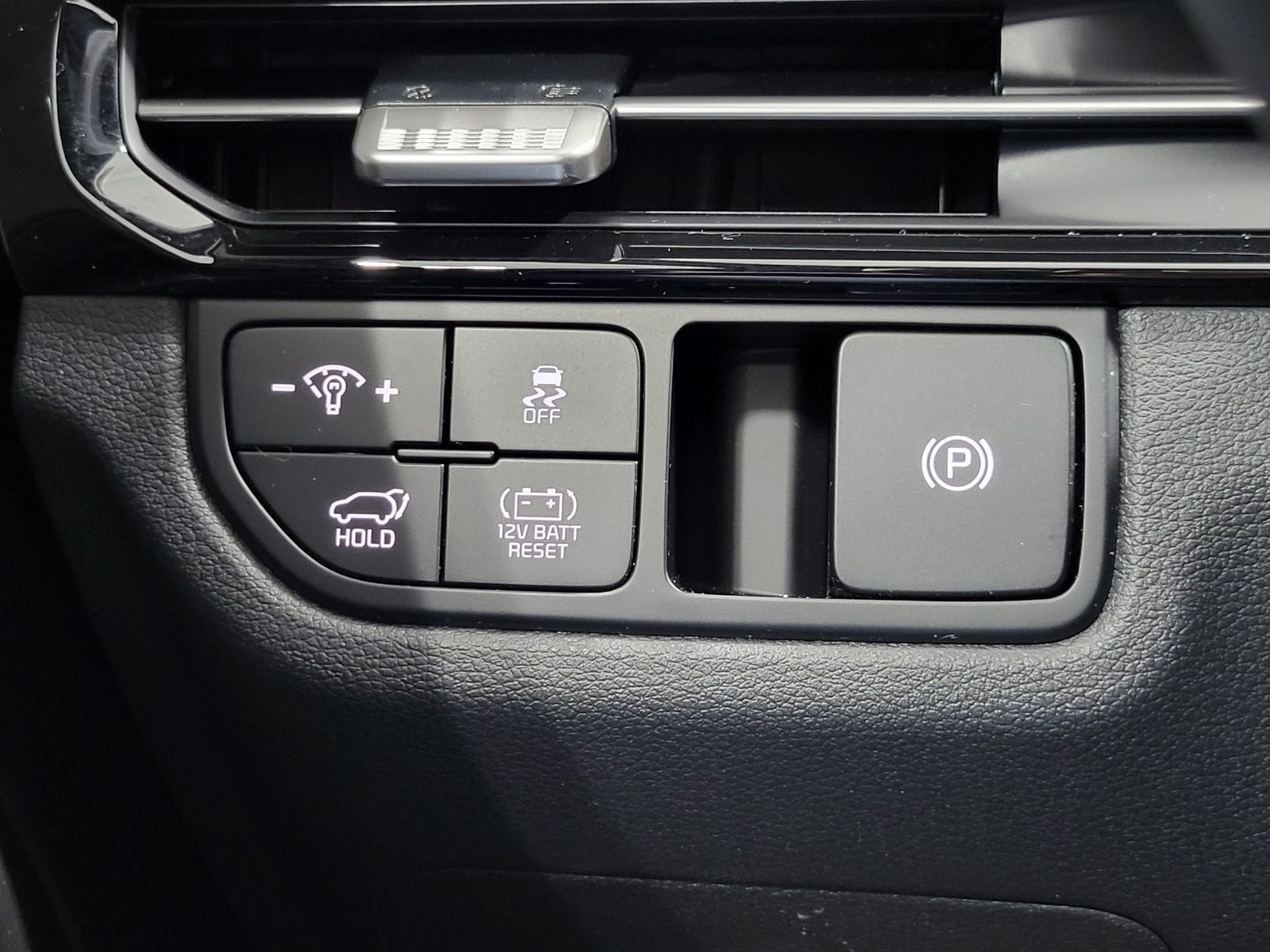 Used 2026 Black Kia X-Line image 15