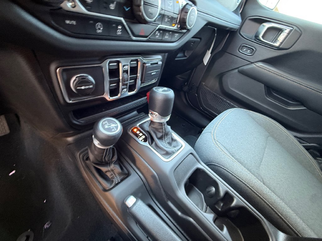 2025 Jeep Wrangler 4-Door Sahara - Photo 22