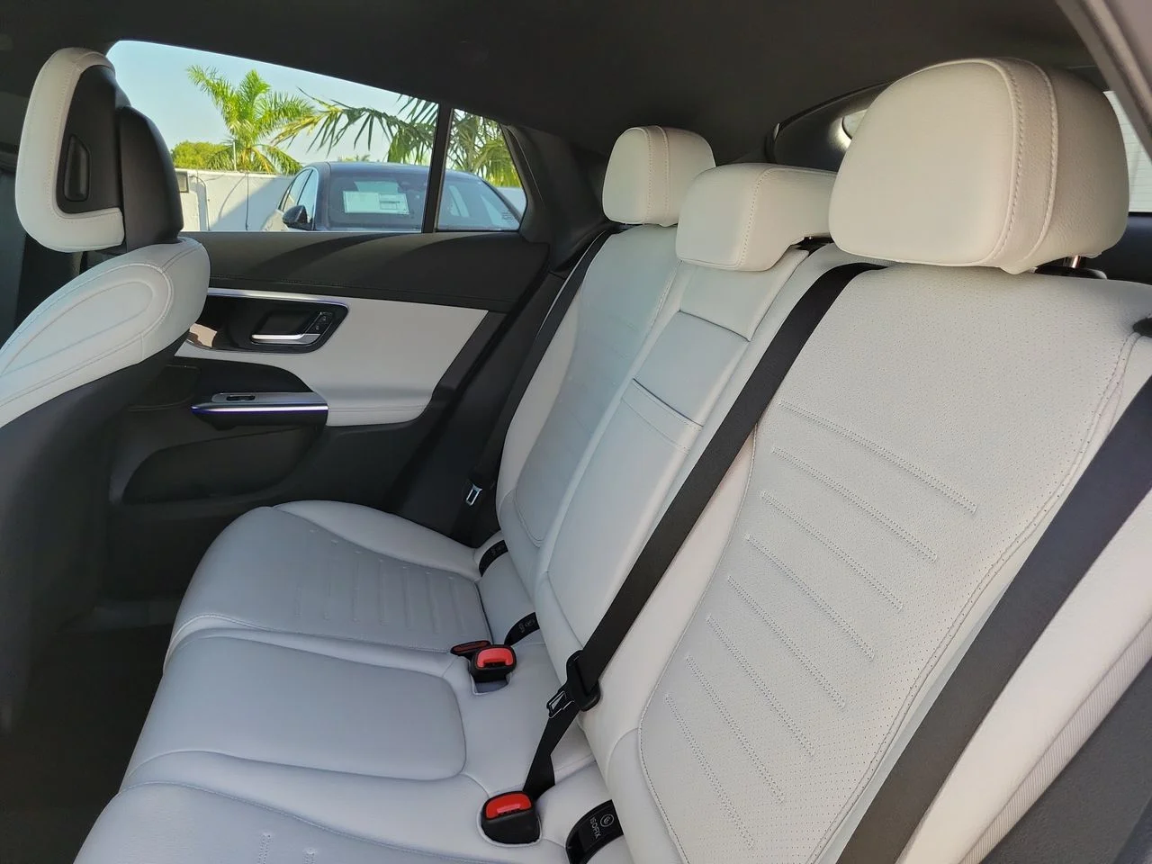 New 2027 Polar White Mercedes-Benz GLC 300 image 14