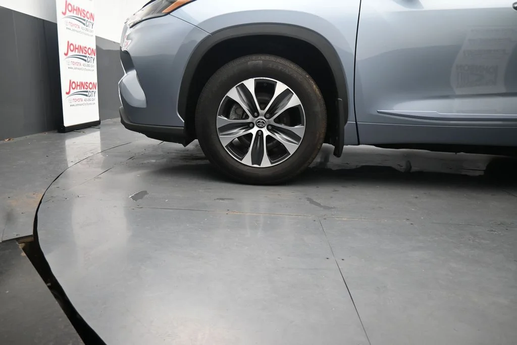 Used 2023  Toyota XLE image 15