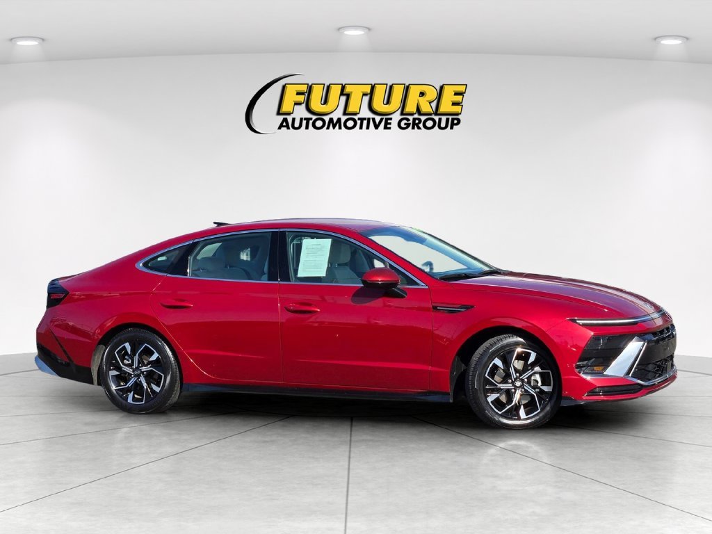 Certified Used 2025 Red Hyundai SEL image 3