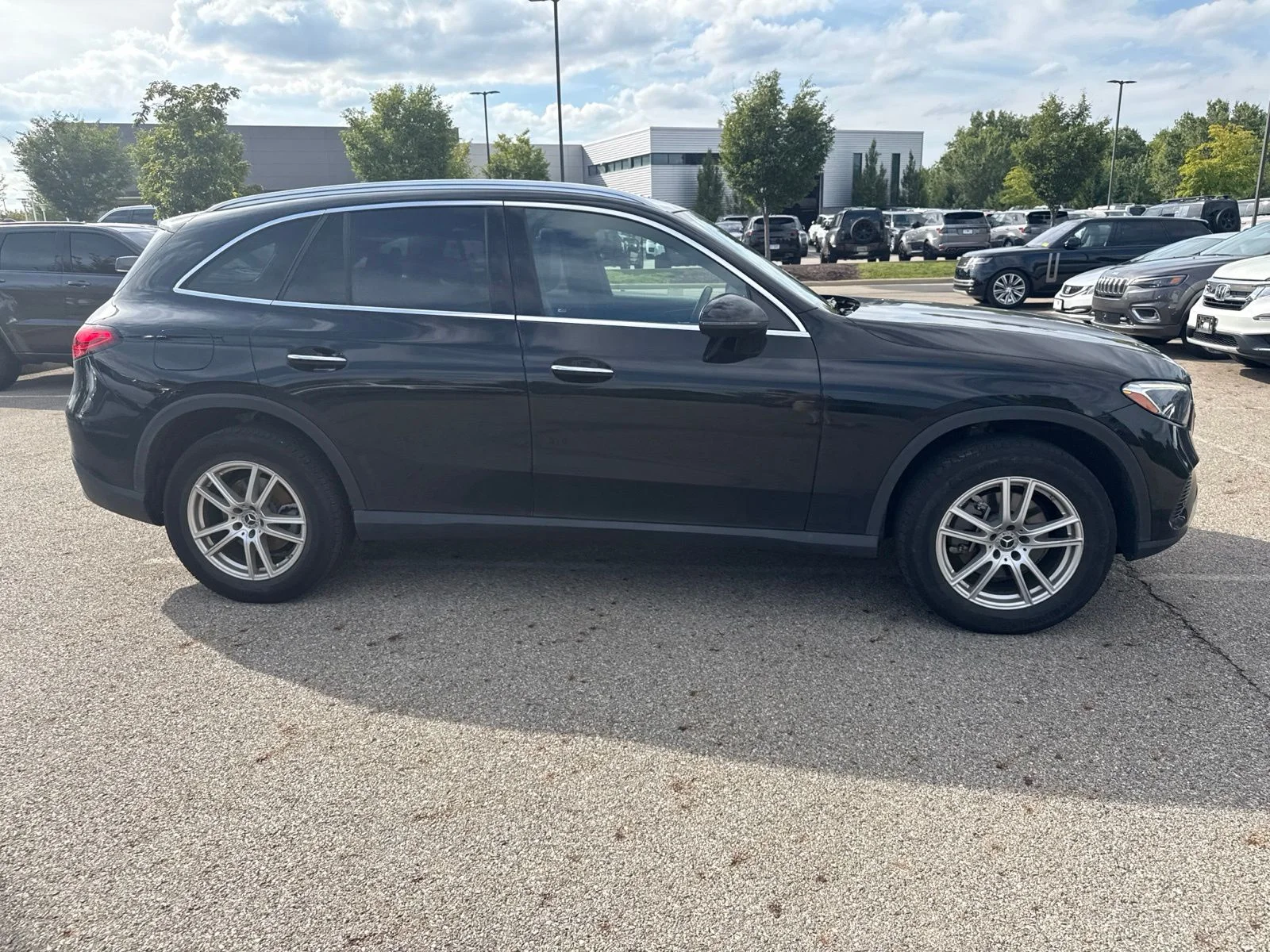 Used 2023  Mercedes-Benz  image 4