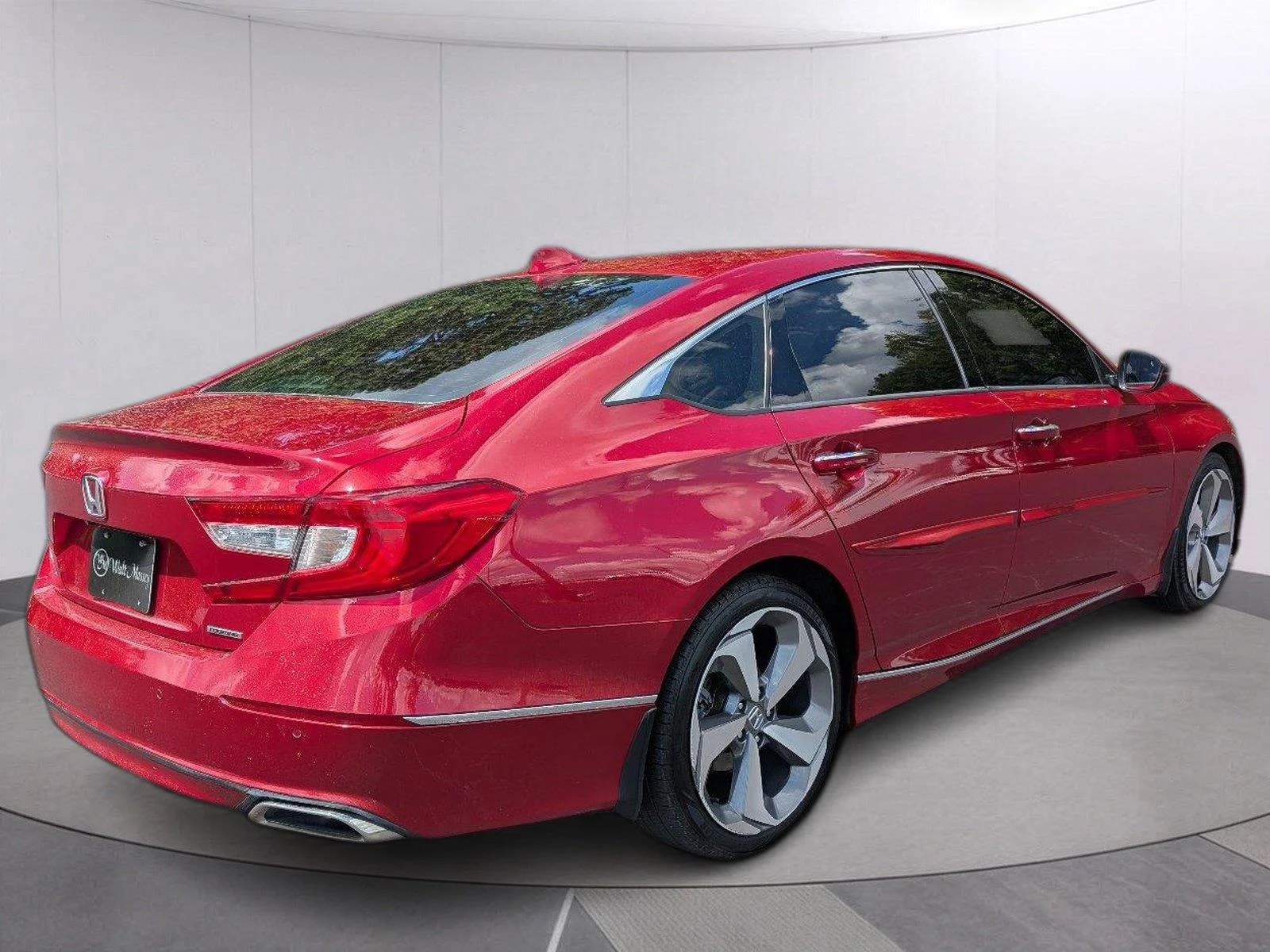 Used 2018 Radiant Red Metallic Honda Touring 1.5T image 7