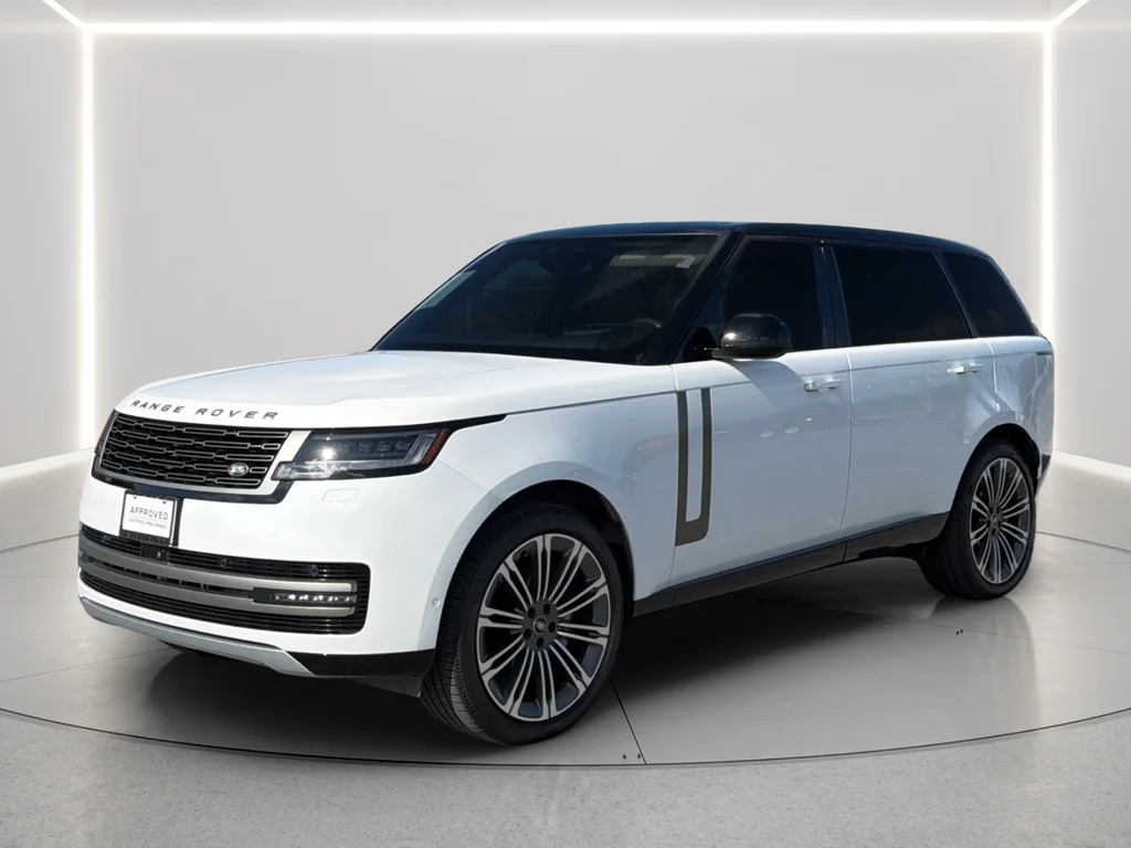 Used 2025 White Land Rover SE image 10