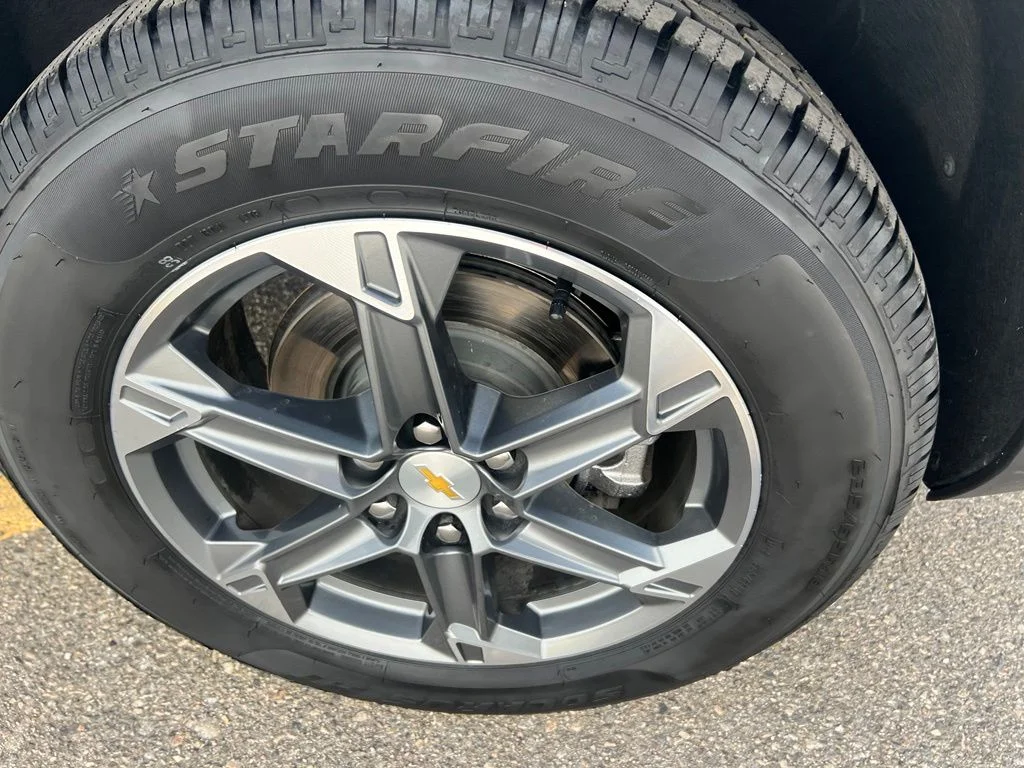 Used 2025 Summit White Chevrolet LT image 30