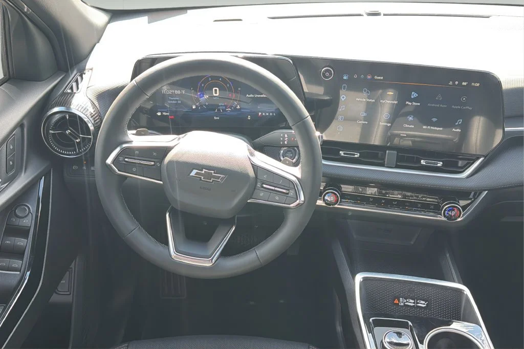 New 2027 Summit White Chevrolet LT image 21