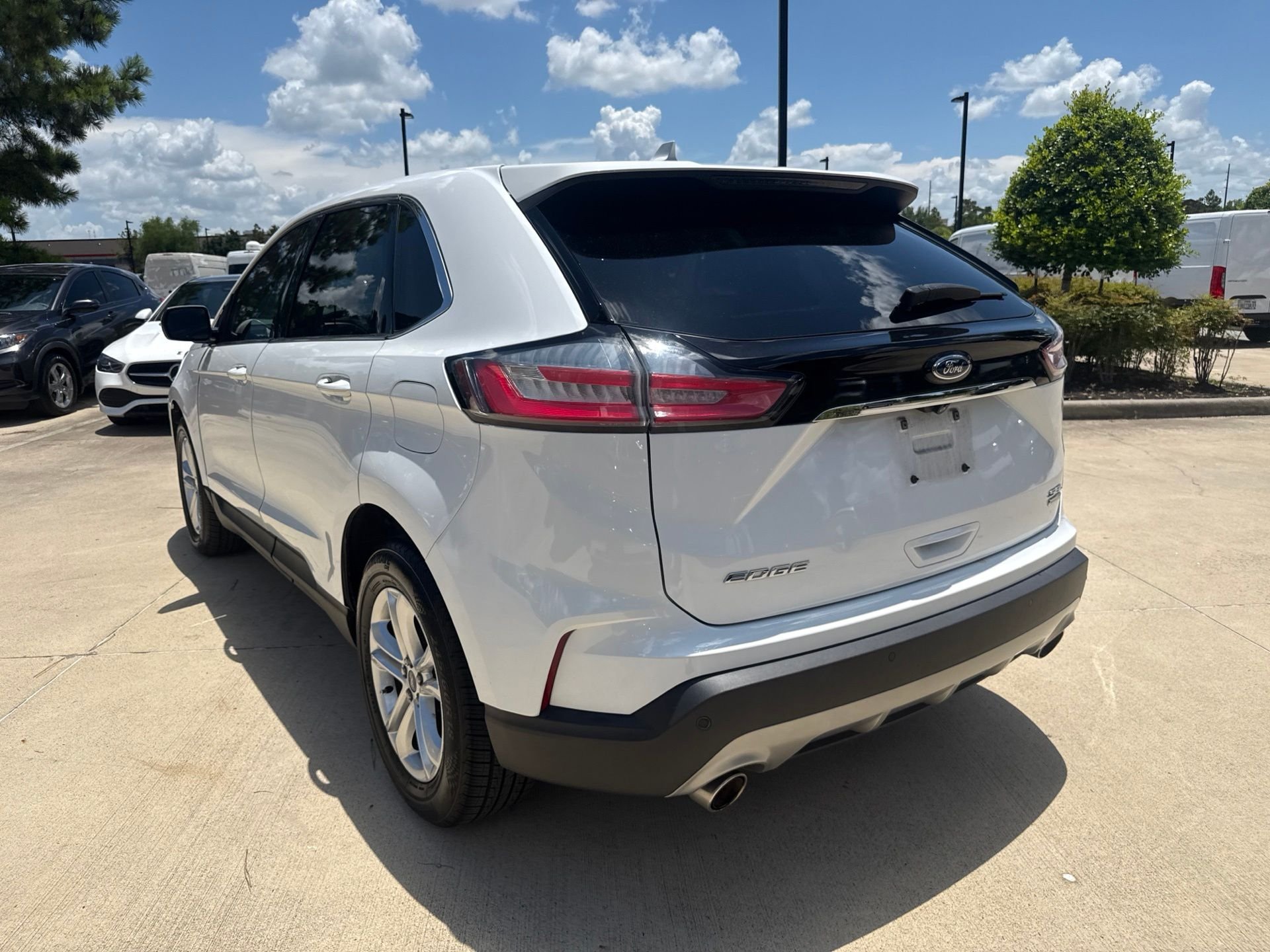 Used 2019 Oxford White Ford SEL image 6