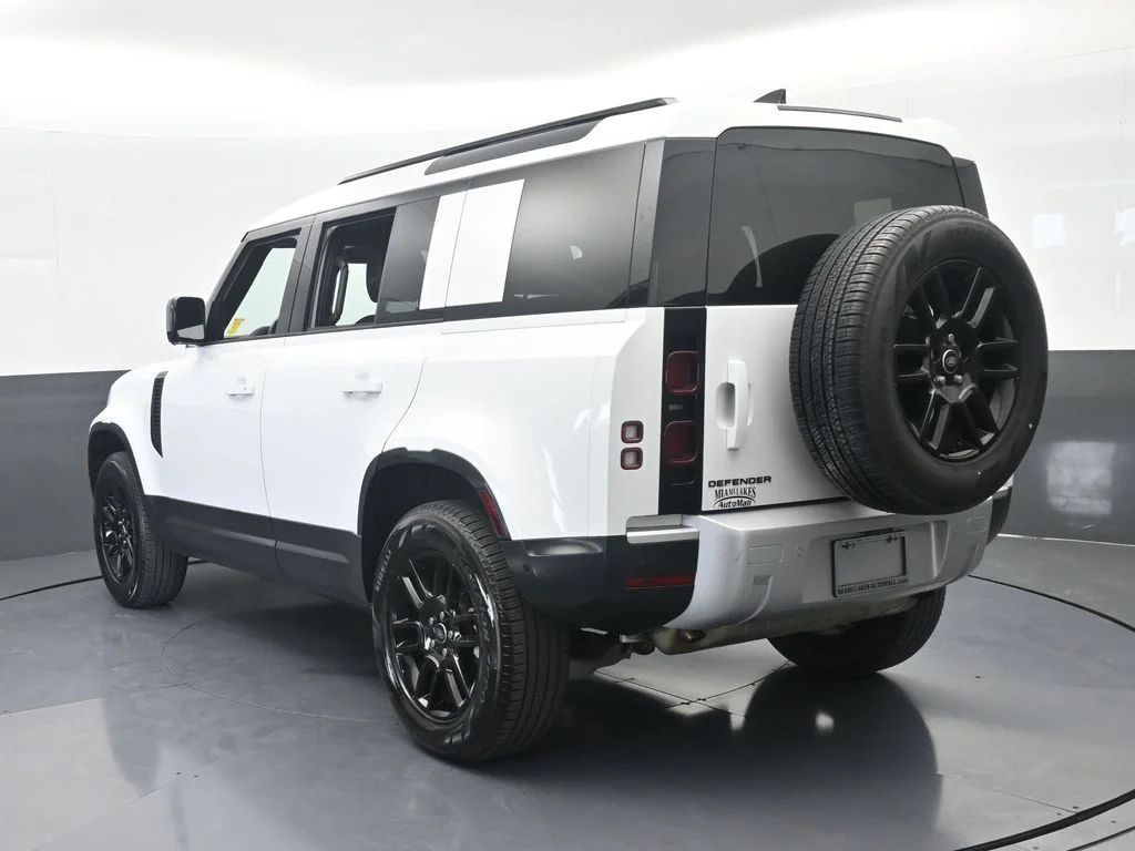 Used 2025 White Land Rover S image 4