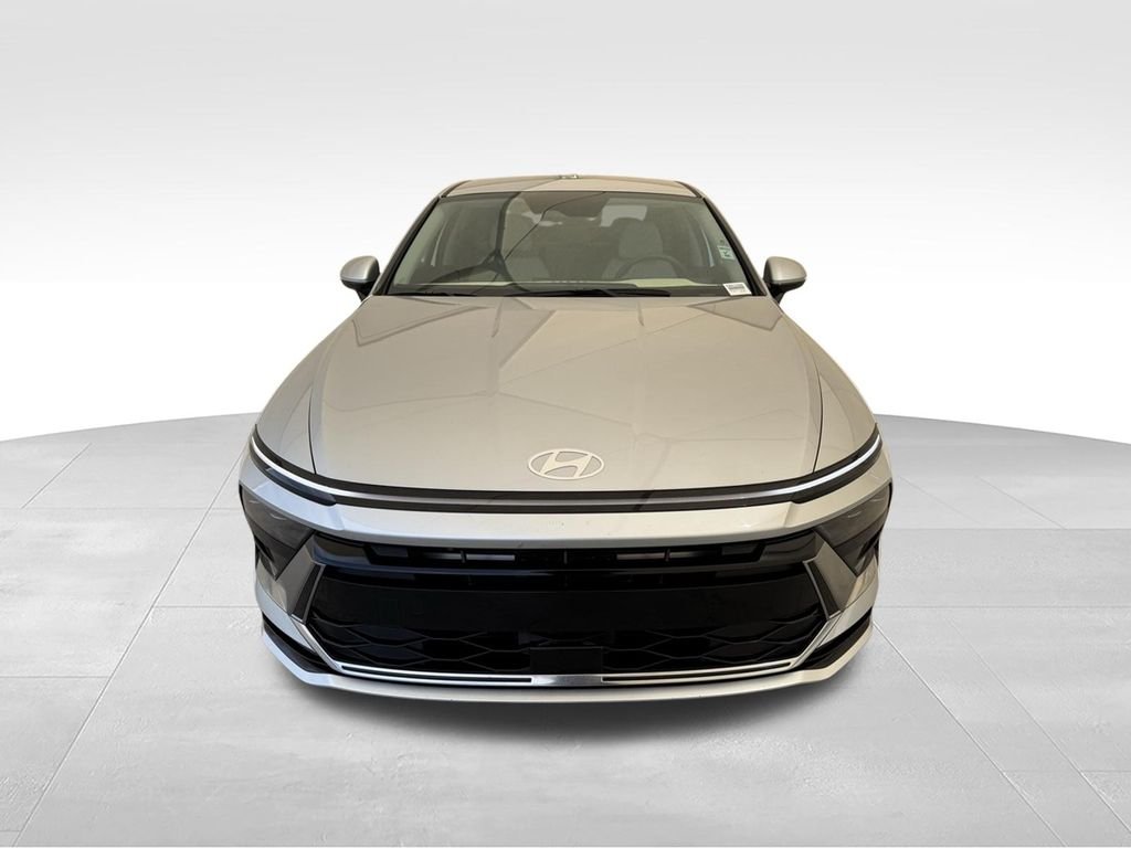 Used 2024 Silver Hyundai SEL image 8