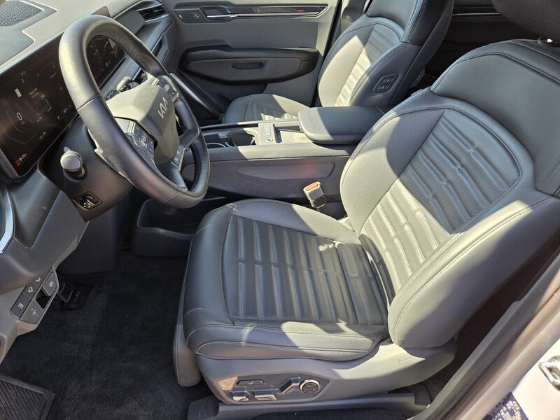 Used 2024 Ivory KIA LAND AWD image 10