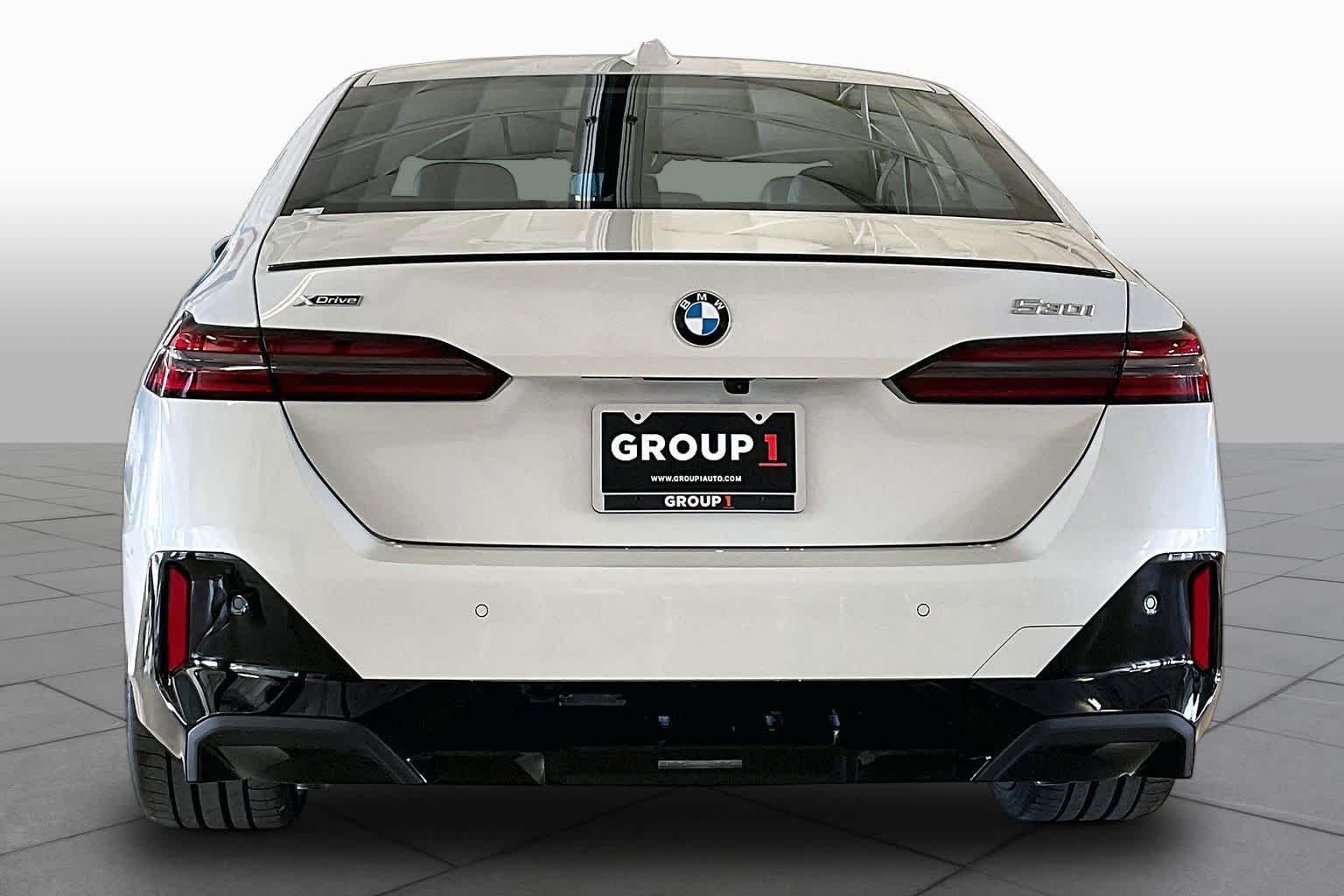 New 2027 Mineral White Metallic BMW 530i xDrive image 4