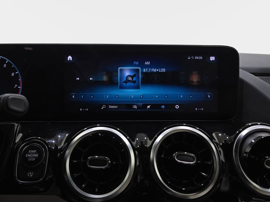 Used 2022  Mercedes-Benz GLA 250 image 24
