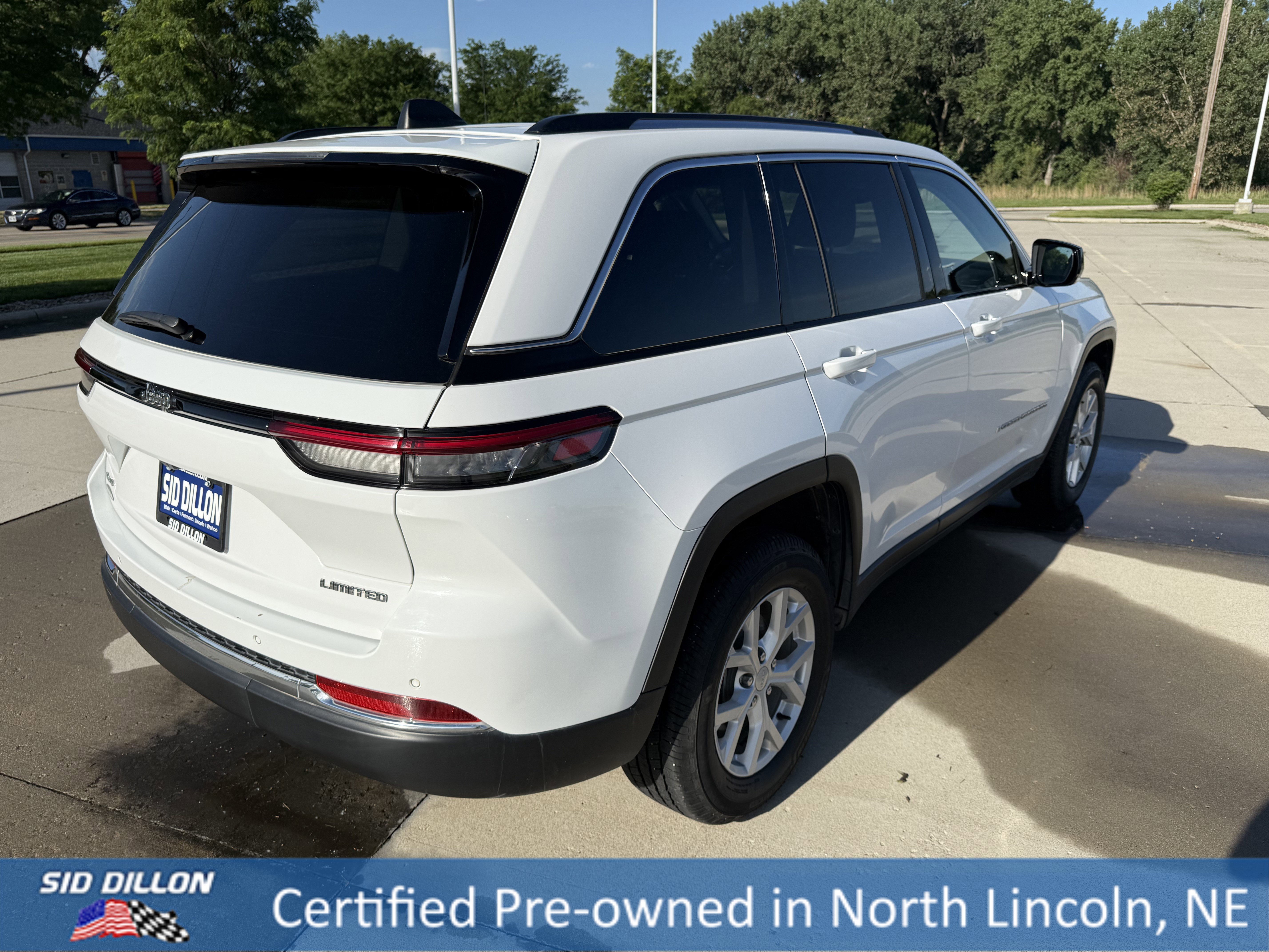 Used 2023 Bright White Clearcoat Jeep Limited image 8