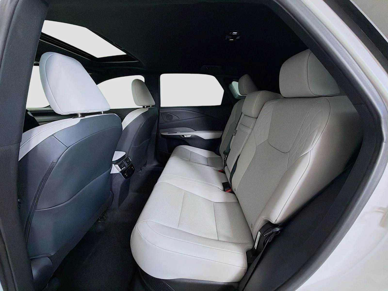 Used 2025 White Pearl Lexus 350h Premium image 27