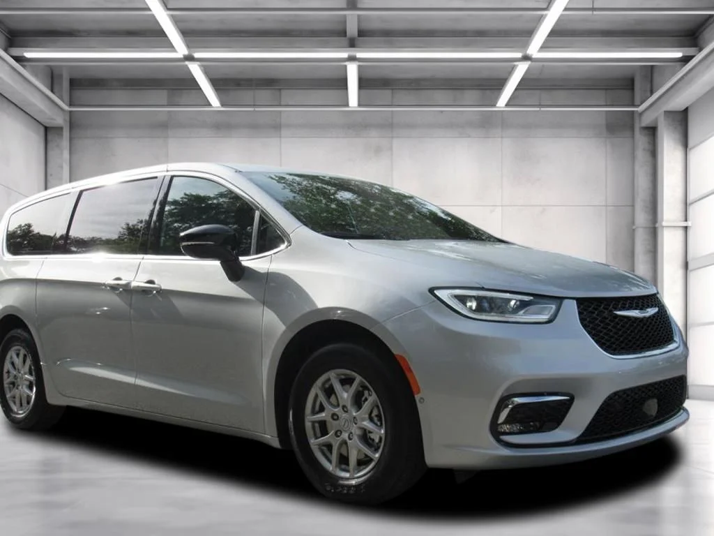 New 2026 Silver Mist Clear-Coat Exterior Paint Chrysler Select image 1
