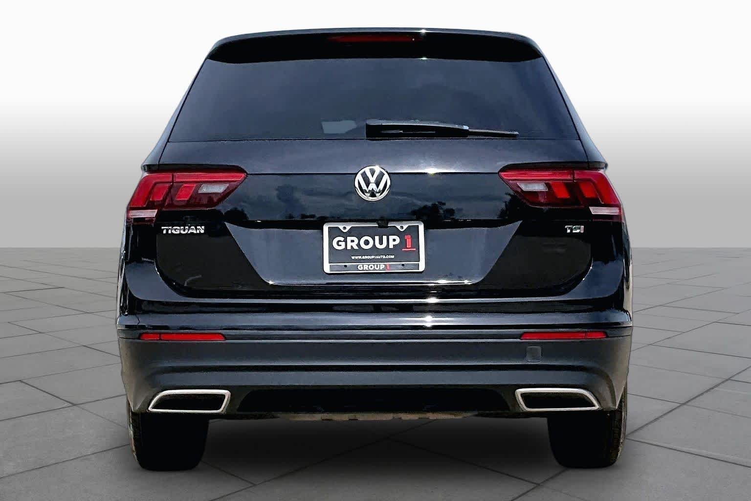 Used 2018 Deep Black Pearl Metallic Volkswagen S image 4