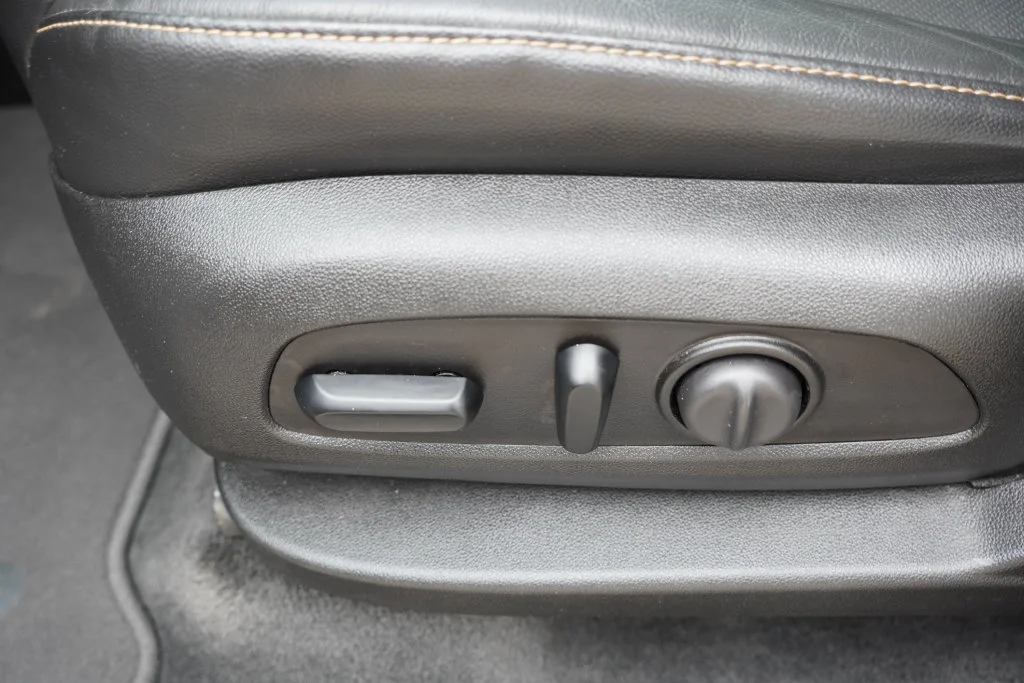 Certified Used 2019 Iridescent Pearl Tricoat Chevrolet Premier image 27