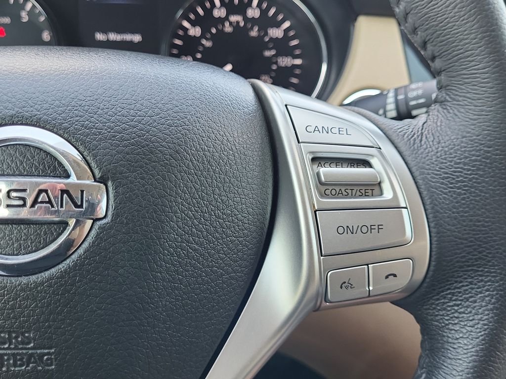 Used 2016 Blue Nissan SL image 27