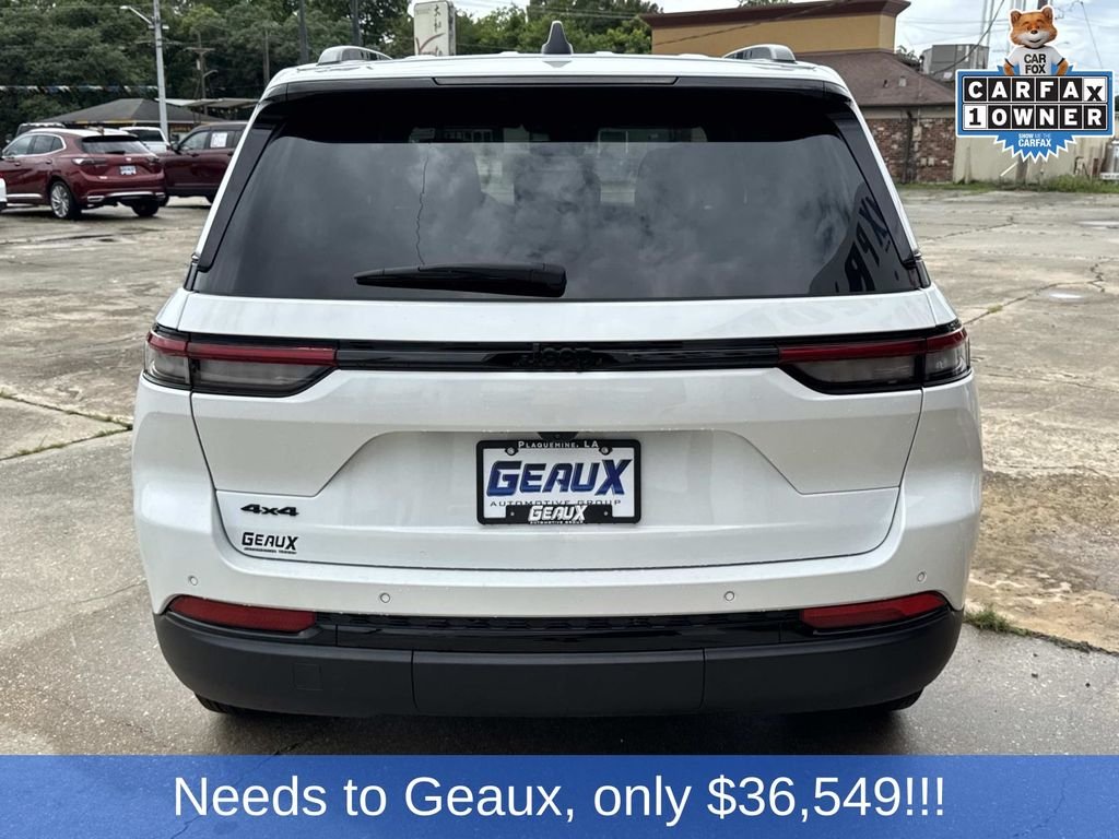 Used 2025 White Jeep Altitude image 14