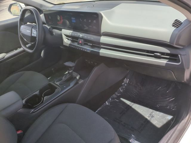 Used 2025 White Kia LXS image 33
