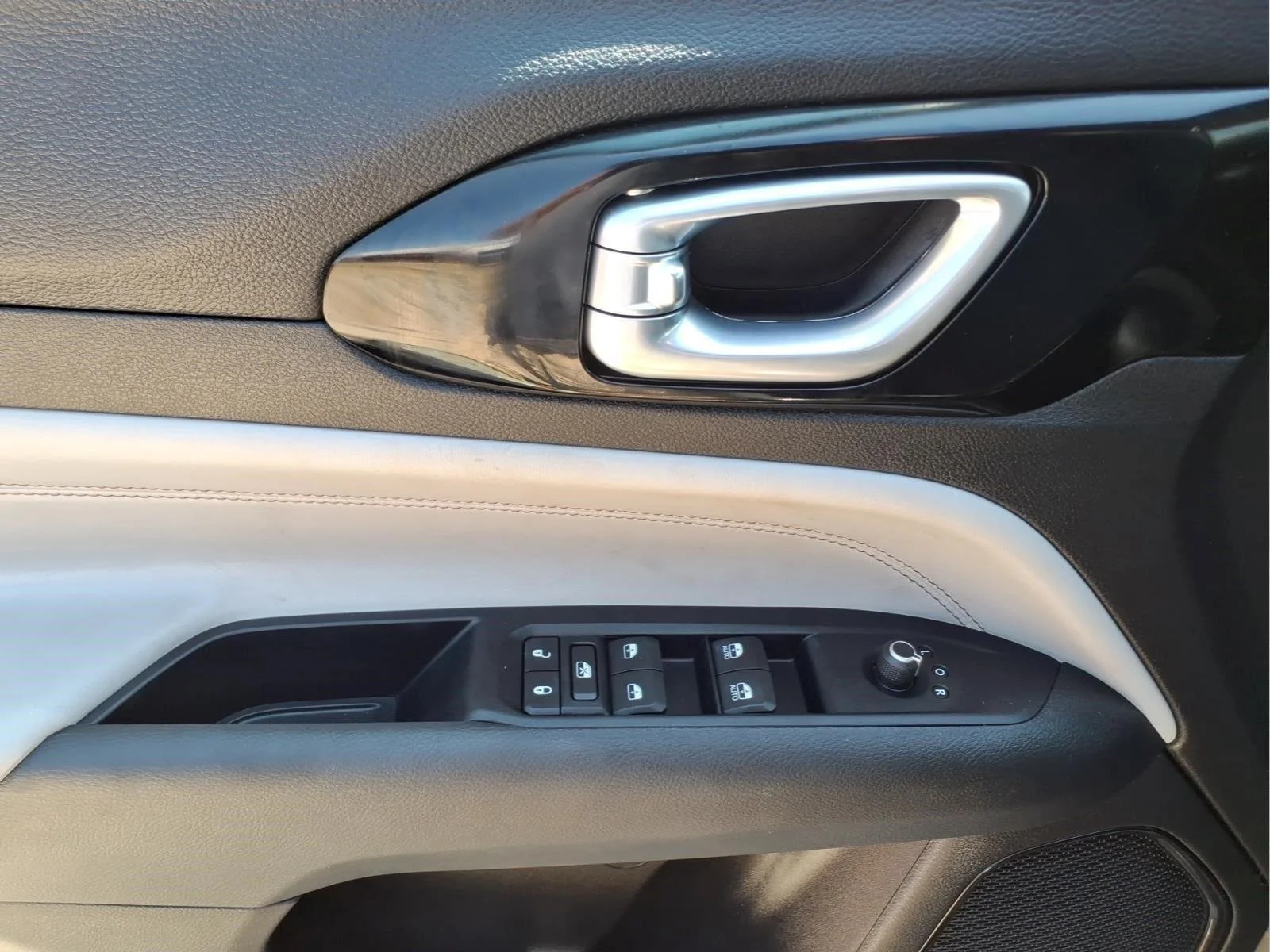 Used 2022 Sting-Gray Clearcoat Jeep Limited image 18