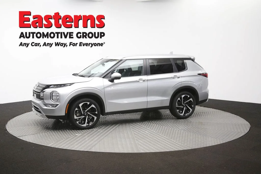 Used 2024 Silver Mitsubishi SE image 58