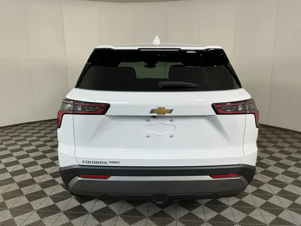 New 2027 White Chevrolet LT image 7