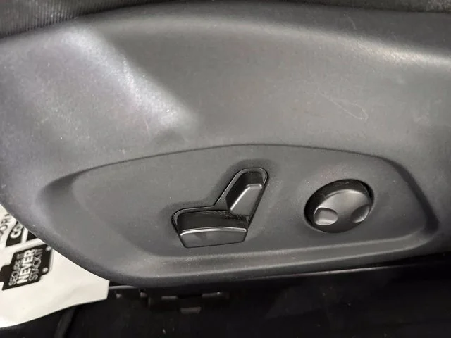 Used 2022 Gray Jeep Limited image 18