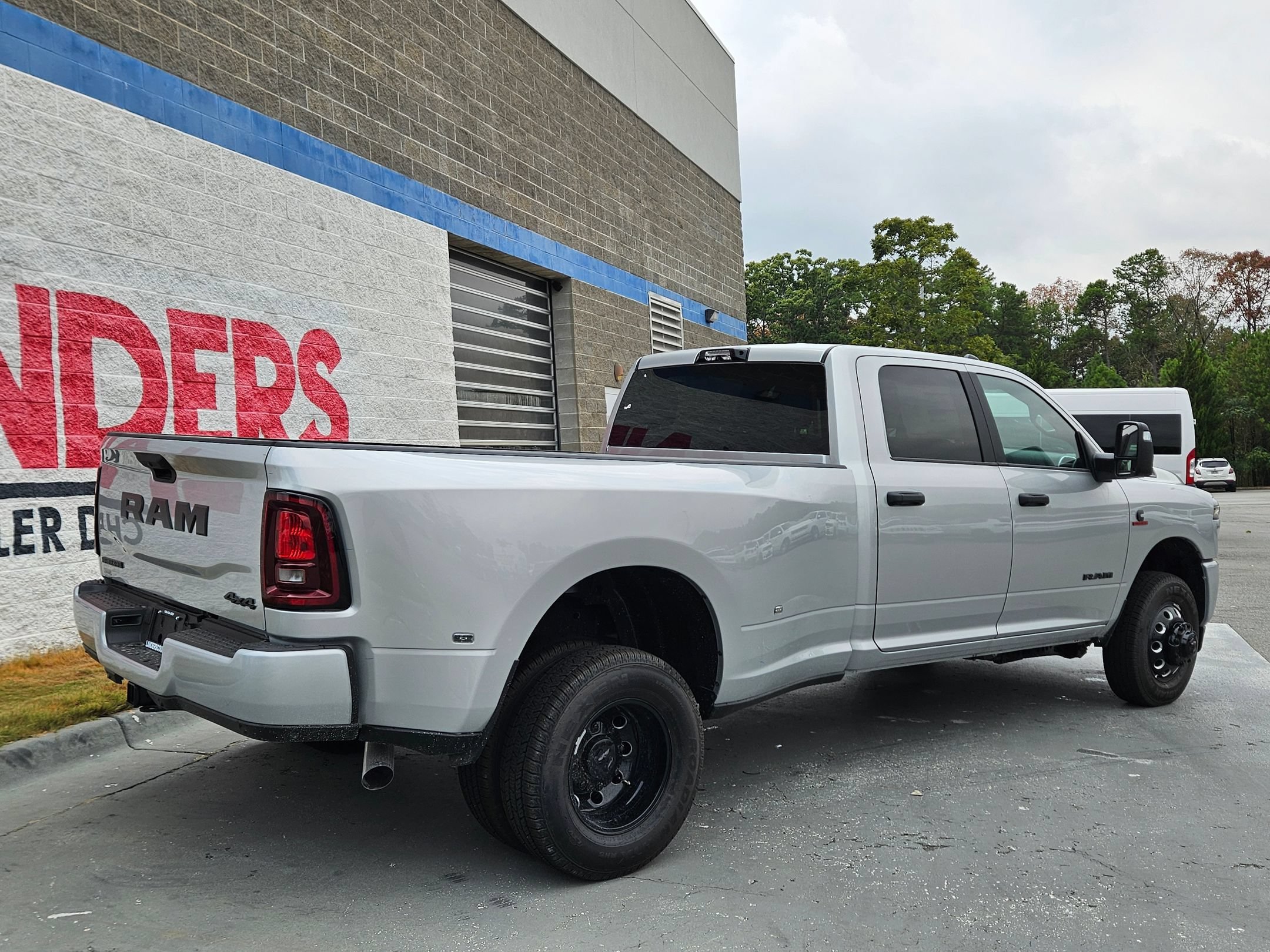 New 2026 Bright White Clear-Coat Exterior Paint RAM Big Horn image 7