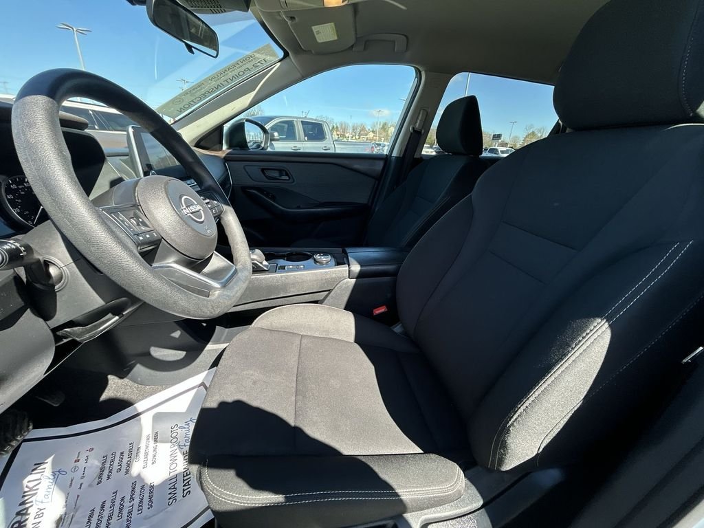 Used 2023 White Nissan S image 17
