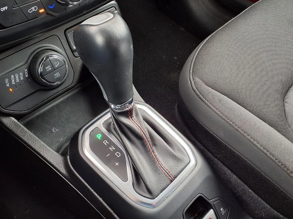 Used 2023 White Jeep Trailhawk image 28