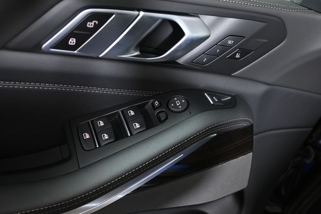 New 2026 Black Sapphire Metallic BMW xDrive40i image 30