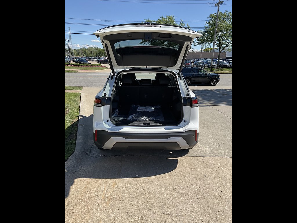 New 2026 Pure White Volkswagen SE 4Motion image 5