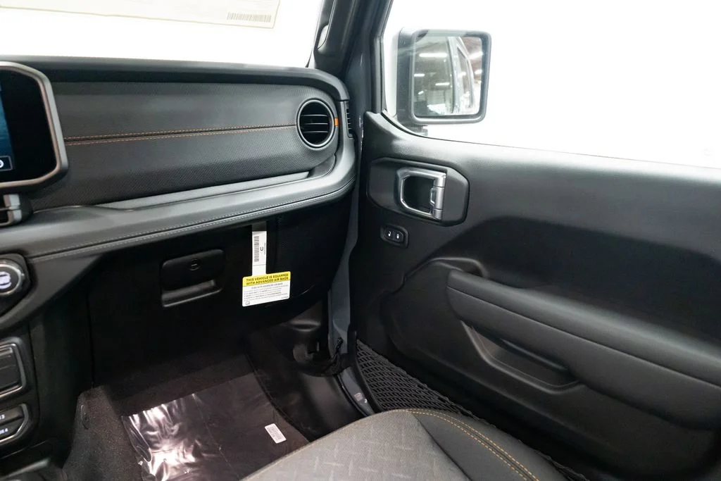 New 2026 Anvil Clear-Coat Exterior Paint Jeep Mojave image 10