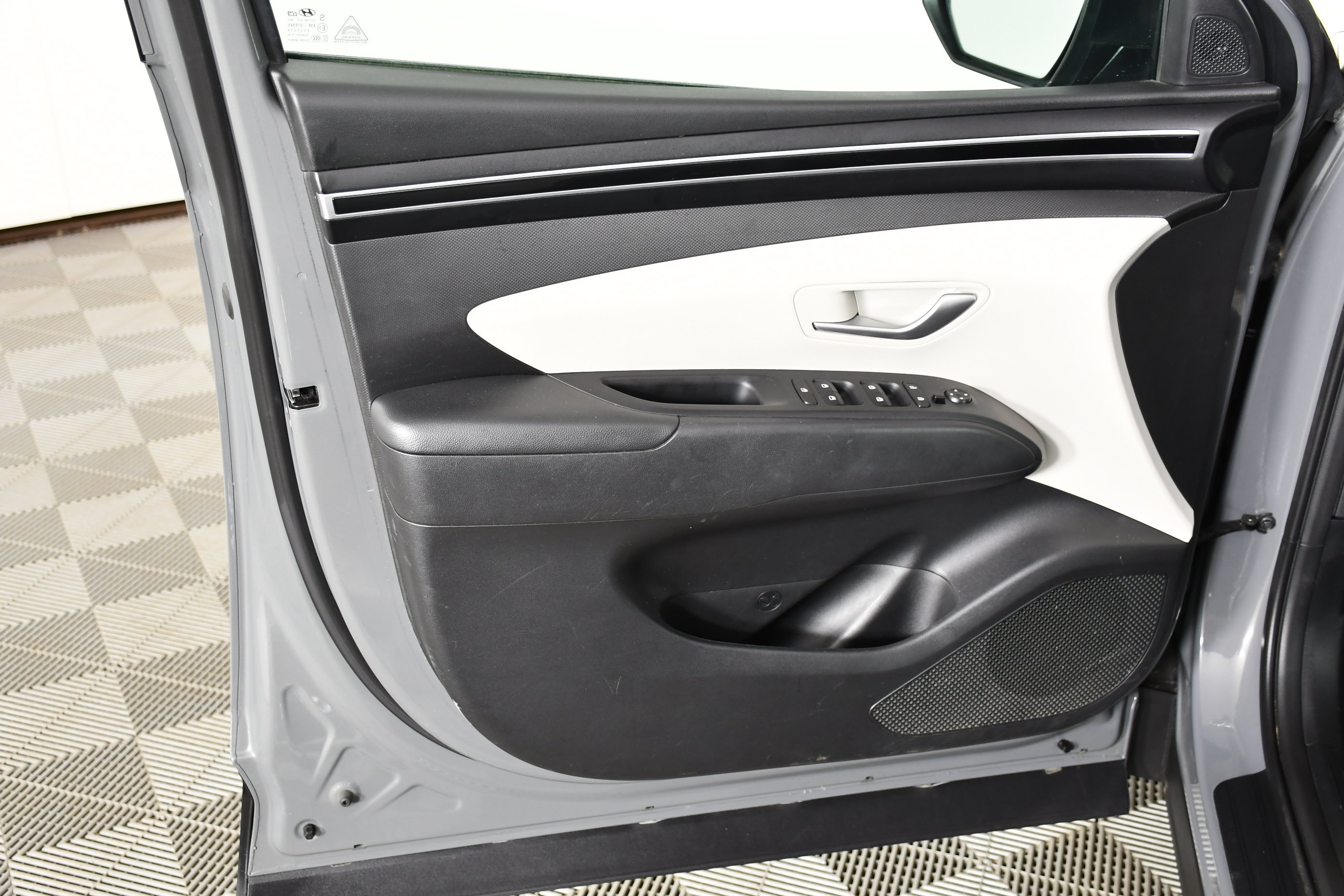 Used 2024 Hampton Gray Hyundai SEL image 25