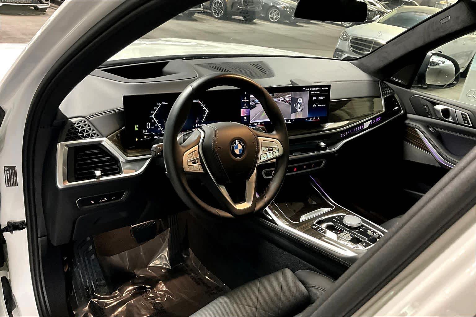 Used 2024 Mineral White Metallic BMW xDrive40i image 16