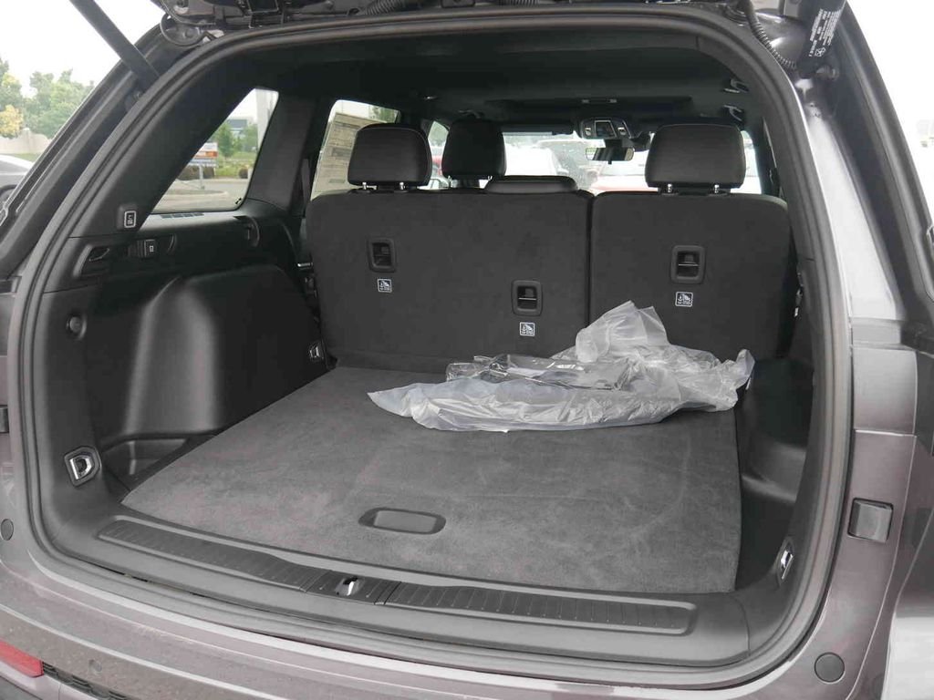 New 2026 Baltic Gray Metallic Clear-Coat Exterior Paint Jeep Laredo image 7