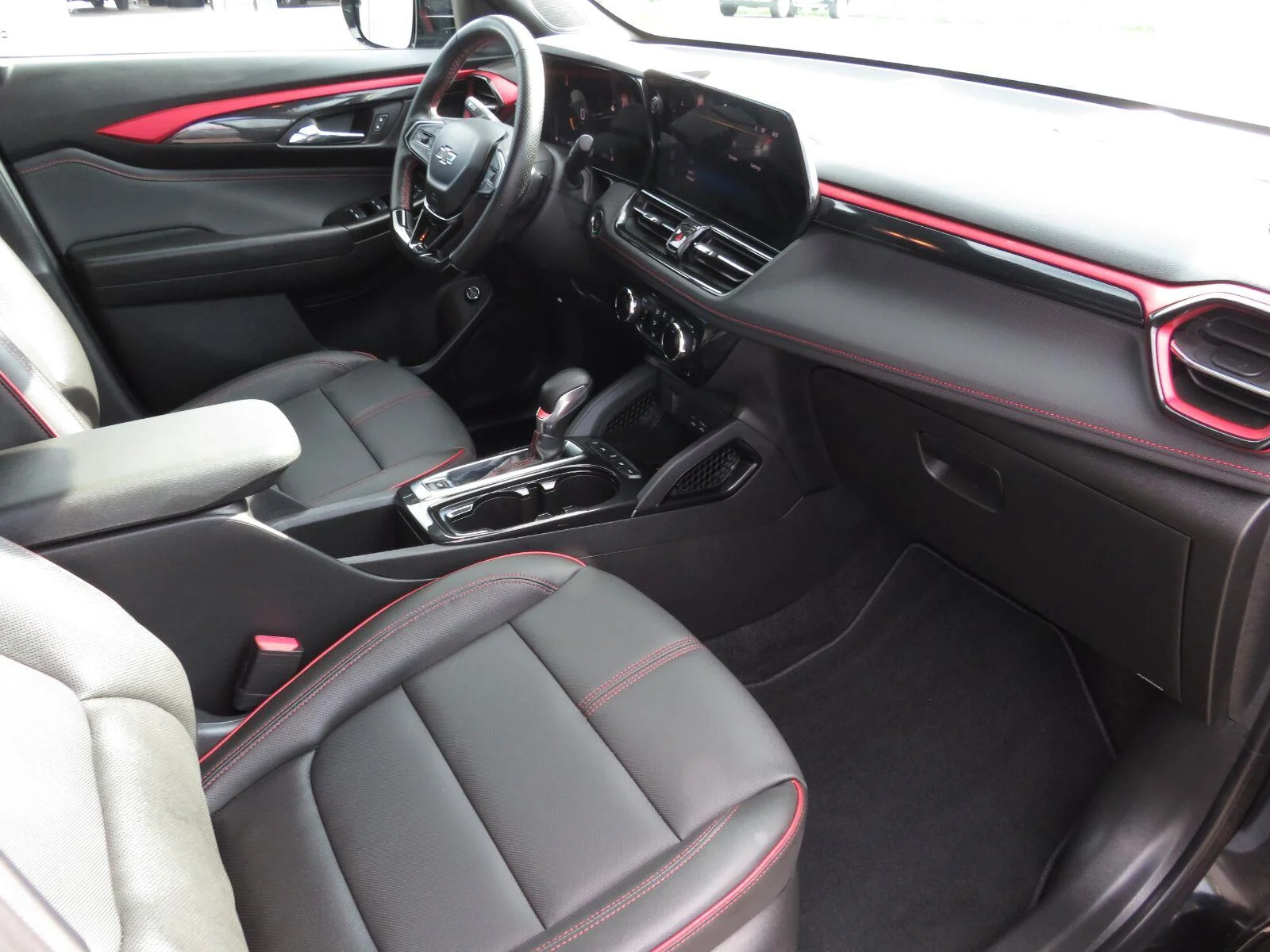 Used 2025 Mosaic Black Metallic Chevrolet RS image 18