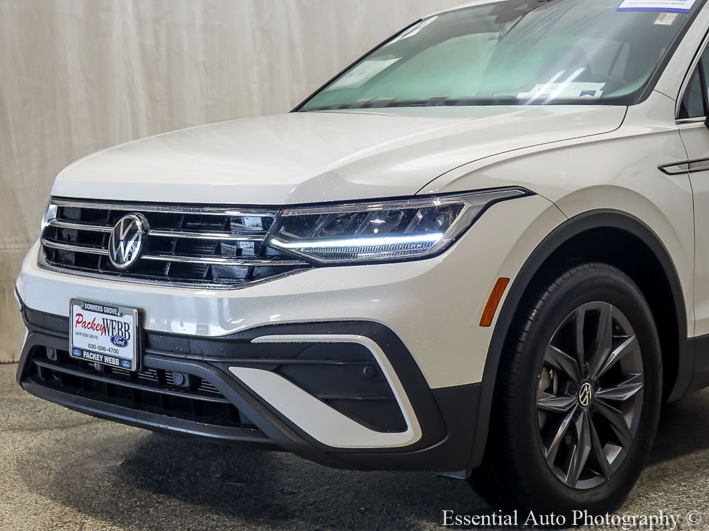 Certified Used 2022  Volkswagen 2.0T SE image 3