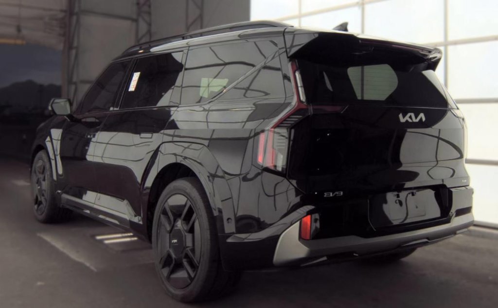 Used 2024 Black Kia GT-Line image 4
