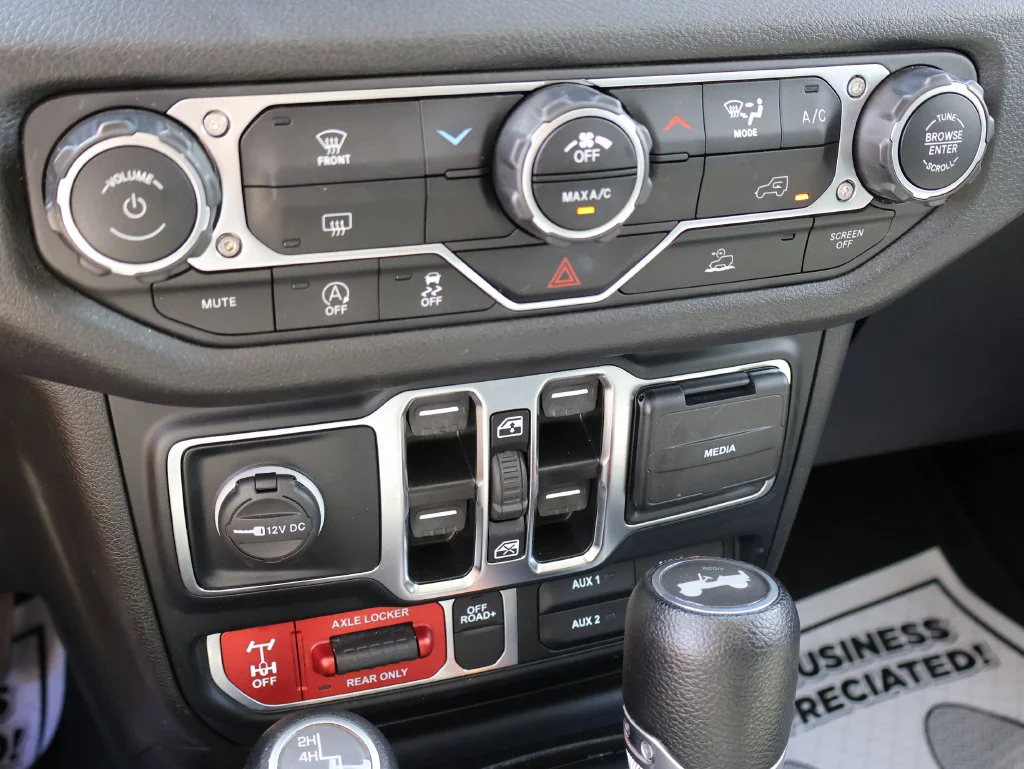 Used 2024 White Jeep Sport image 34