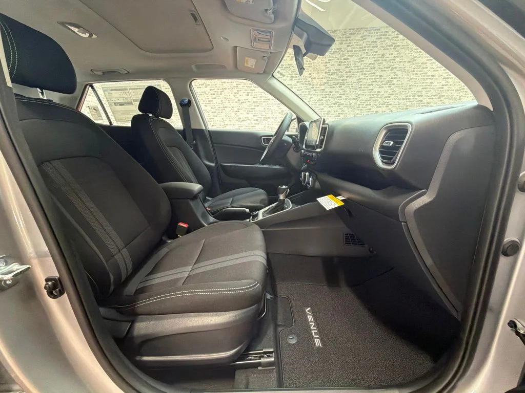 New 2026 Shimmering Silver Hyundai SEL image 11