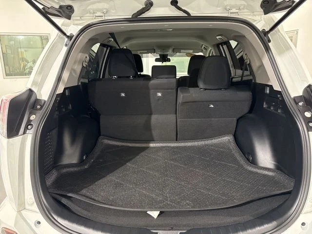 Used 2017 White Toyota LE image 11