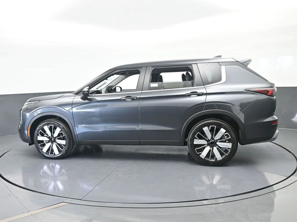 New 2026 Graphite Gray Mitsubishi SE 1.5T 2WD image 3