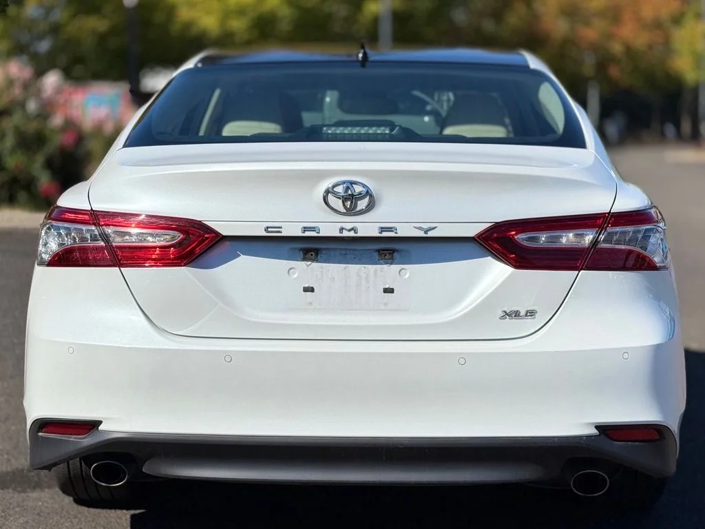 Used 2018 Beige Toyota XLE image 4