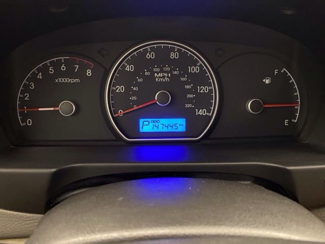 Used 2010 White Hyundai GLS image 24