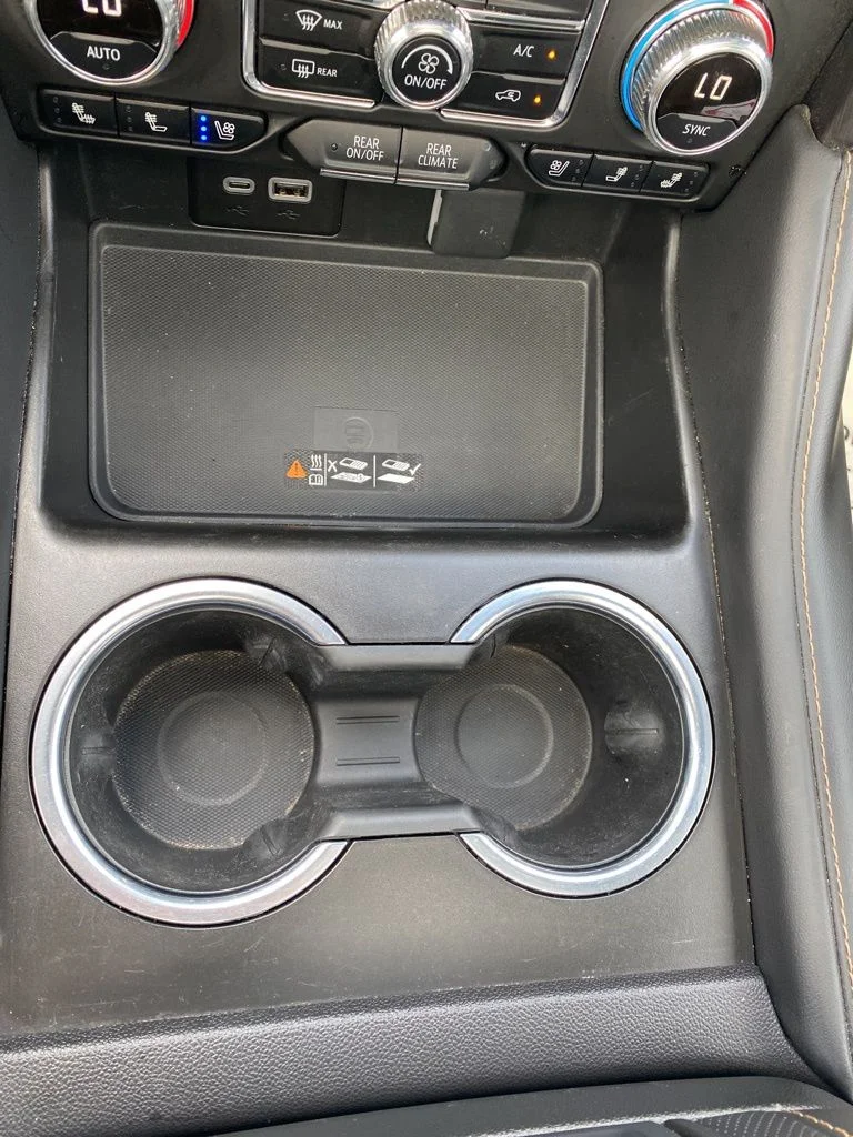 Used 2024 White GMC AT4 image 29